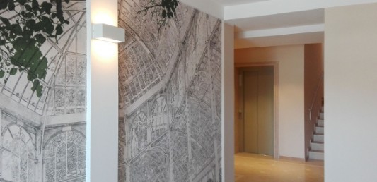 carta da parati per ingresso condominiale Parma